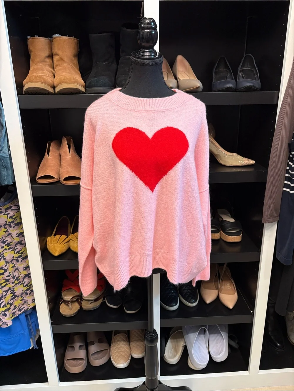 🆕🎉NWT Vince Camuto Pink Sweater with Red Heart - Picture 2 of 8